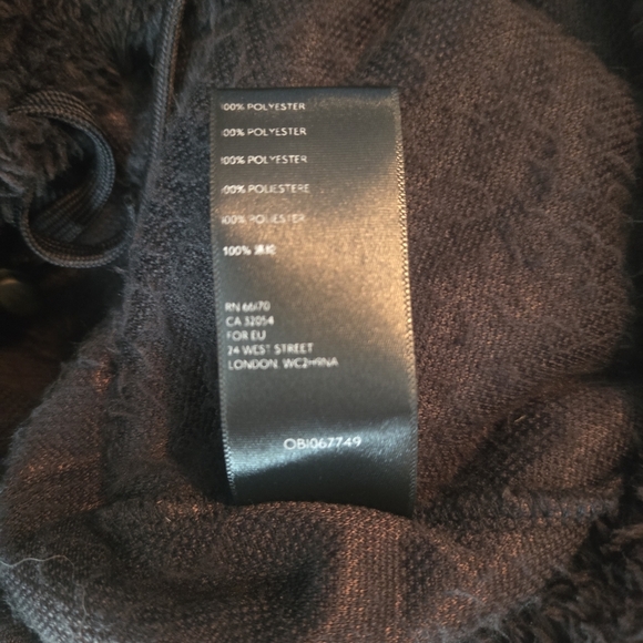 Urban Outfitters Black Sweatshirt Sleek Modern Design - Picture 5 of 5